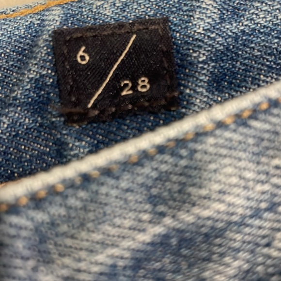 Lucky Brand. Excellent preowned condition. blue jeans shorts size 6/28. - Picture 3 of 10